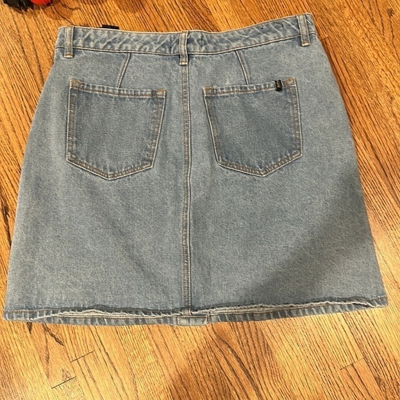 Buffalo David Bitton Floral Embroidered Faith Mid Rise Denim Skirt Size 30 - Picture 5 of 8